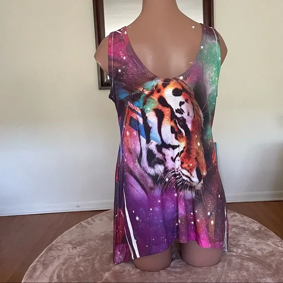 Tiger Tank Top - Picture 4 of 9